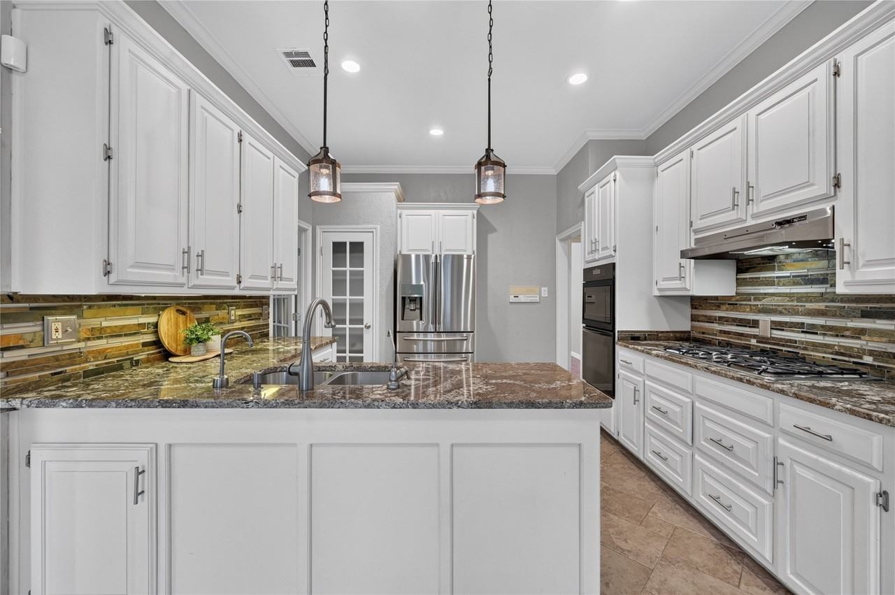 909 San Saba Dr - Photo 4 of 29