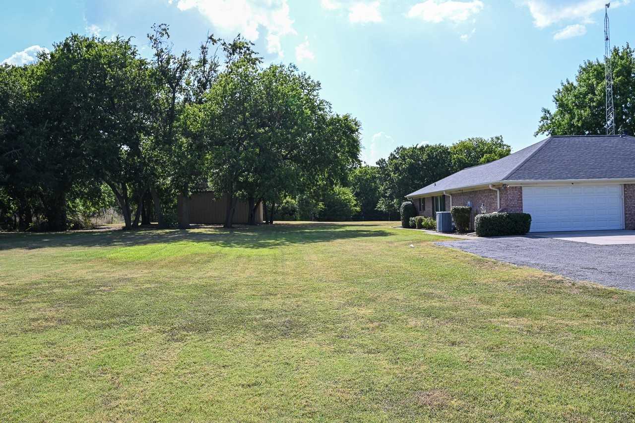 2951 N Trinity St - Photo 3 of 23