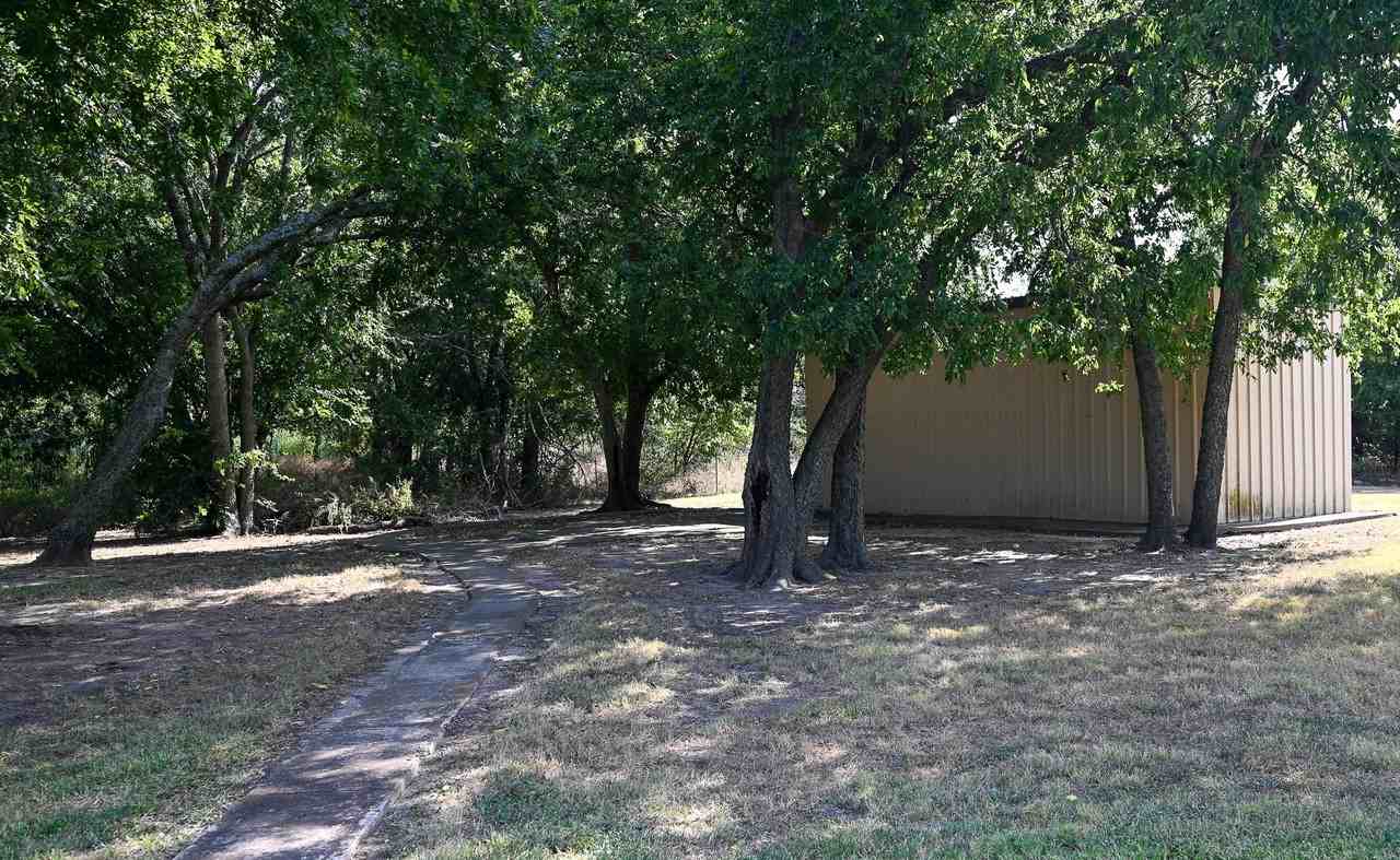 2951 N Trinity St - Photo 4 of 23
