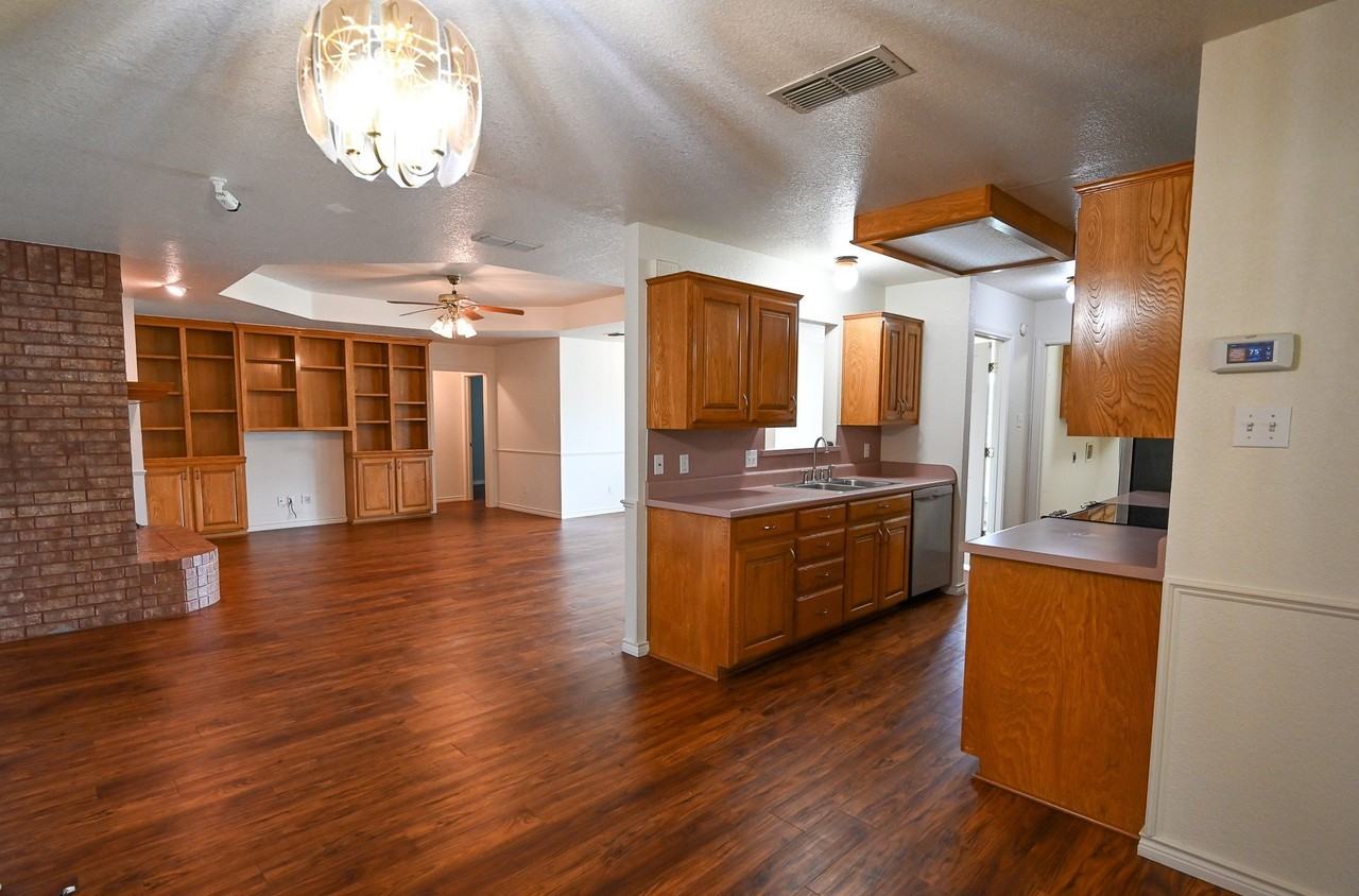 2951 N Trinity St - Photo 7 of 23