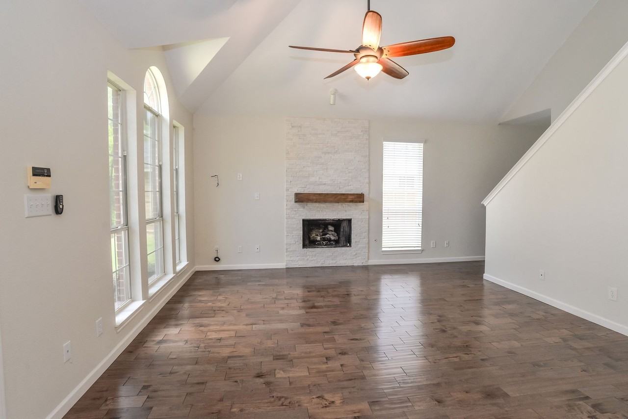 923 Kathryn Dr - Photo 4 of 30