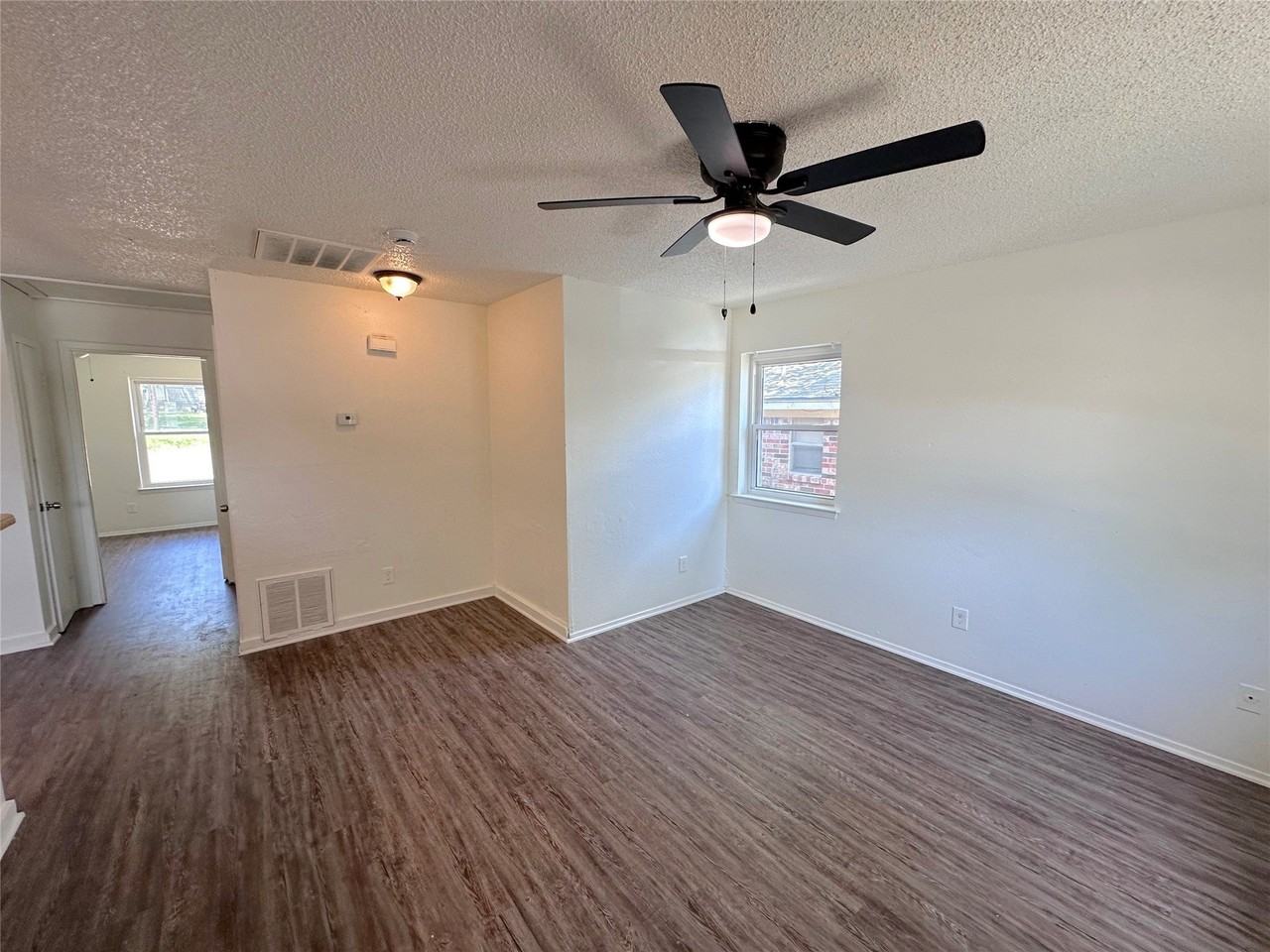 5408 Helmick Ave - Photo 2 of 10