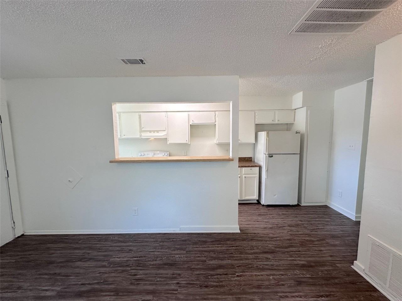 5408 Helmick Ave - Photo 4 of 10