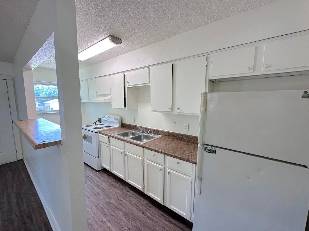 5408 Helmick Ave - Photo 5 of 10