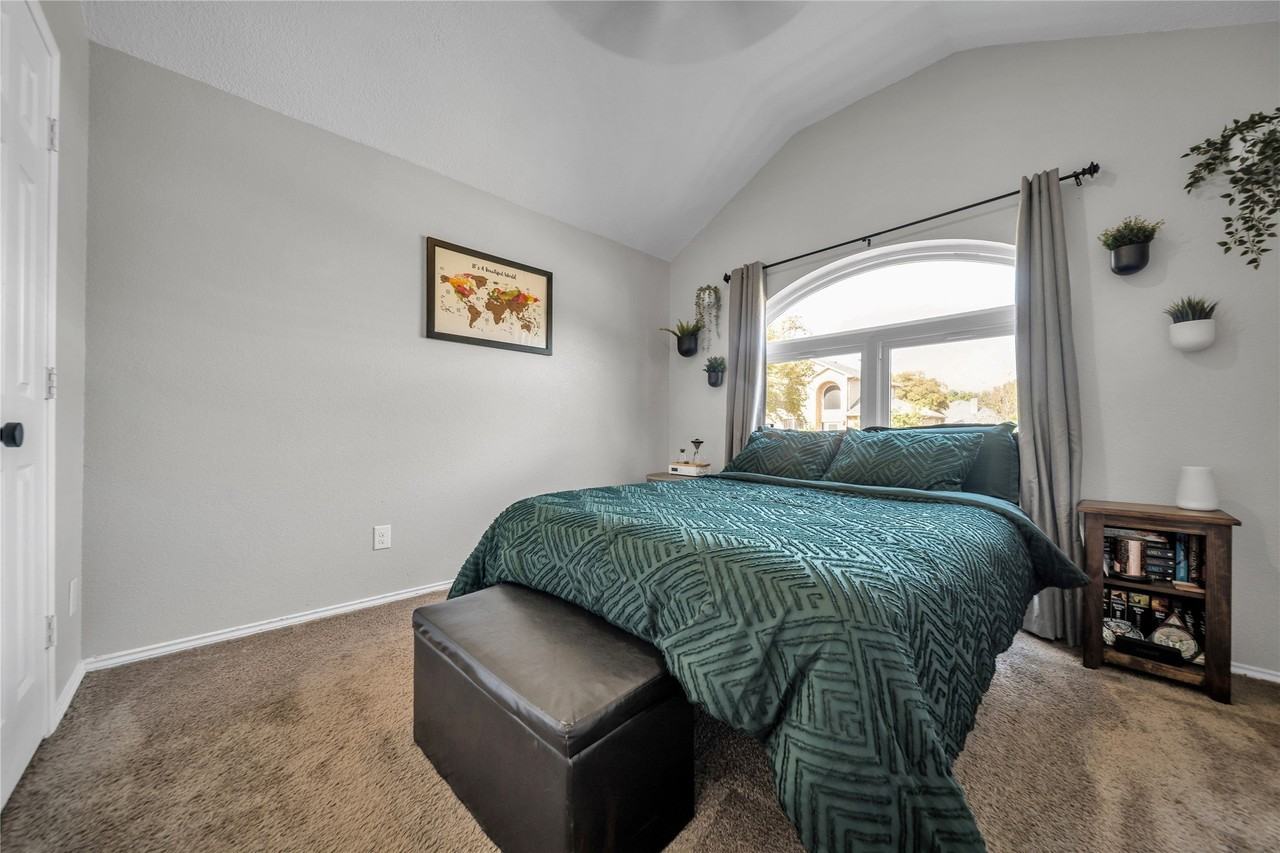 2604 Hackberry Crk - Photo 5 of 14