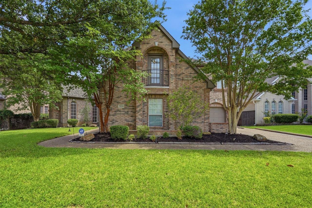 2221 Danielle Dr - Photo 2 of 39
