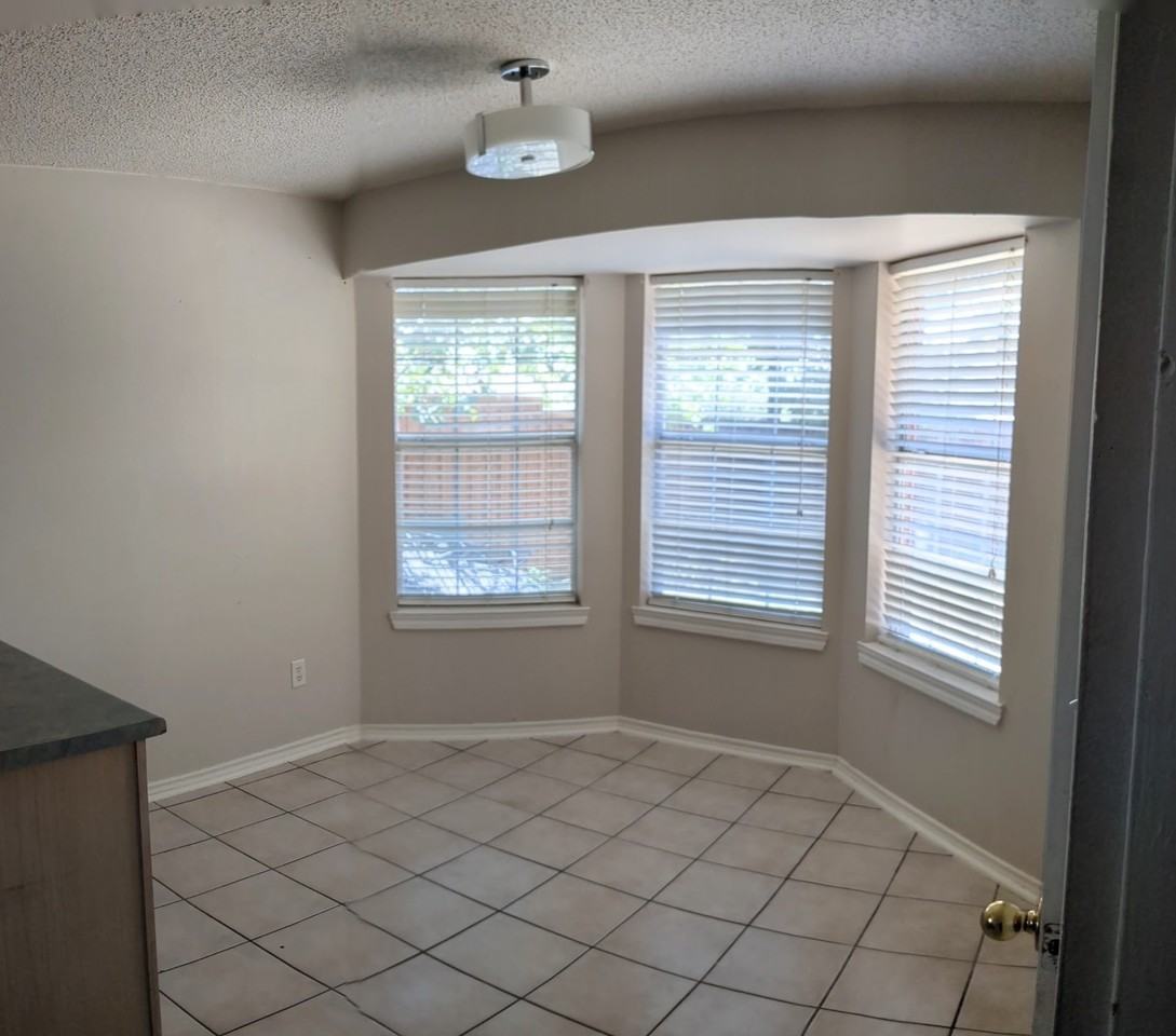1010 Enlow Cir - Photo 4 of 11