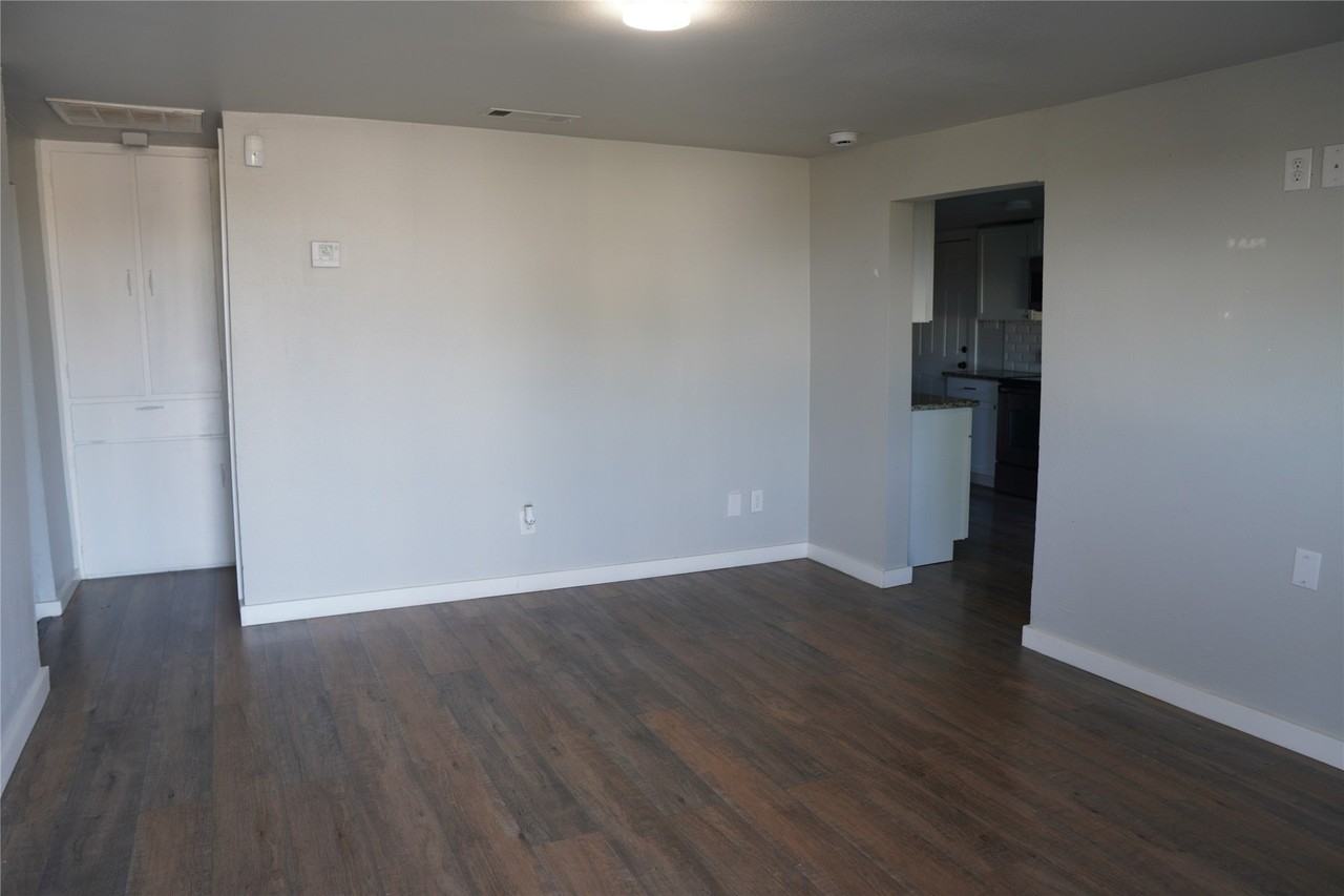 207 N Illinois St - Photo 3 of 17