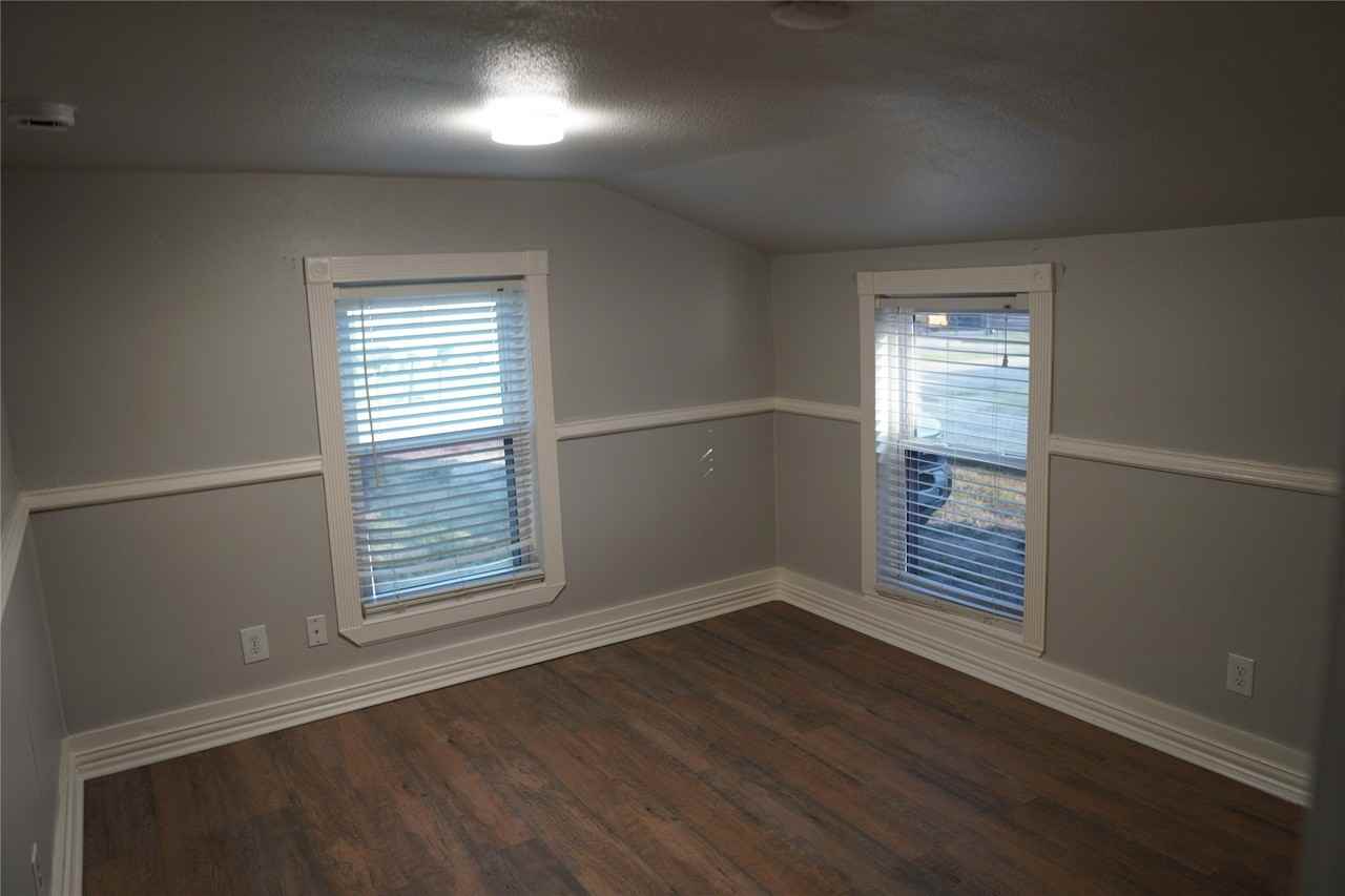 207 N Illinois St - Photo 5 of 17