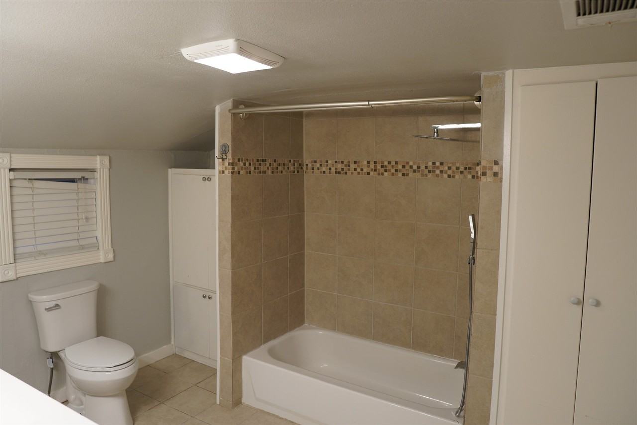 207 N Illinois St - Photo 7 of 17