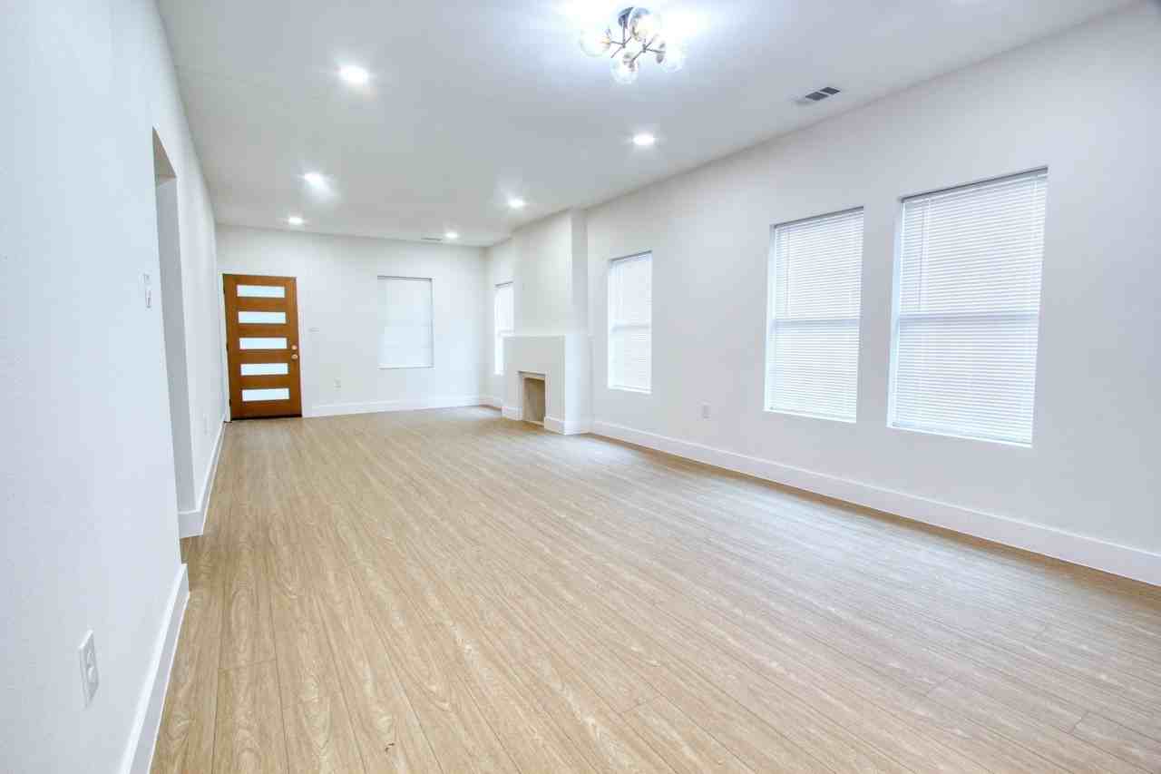 2511 W Lovers Ln - Photo 6 of 18
