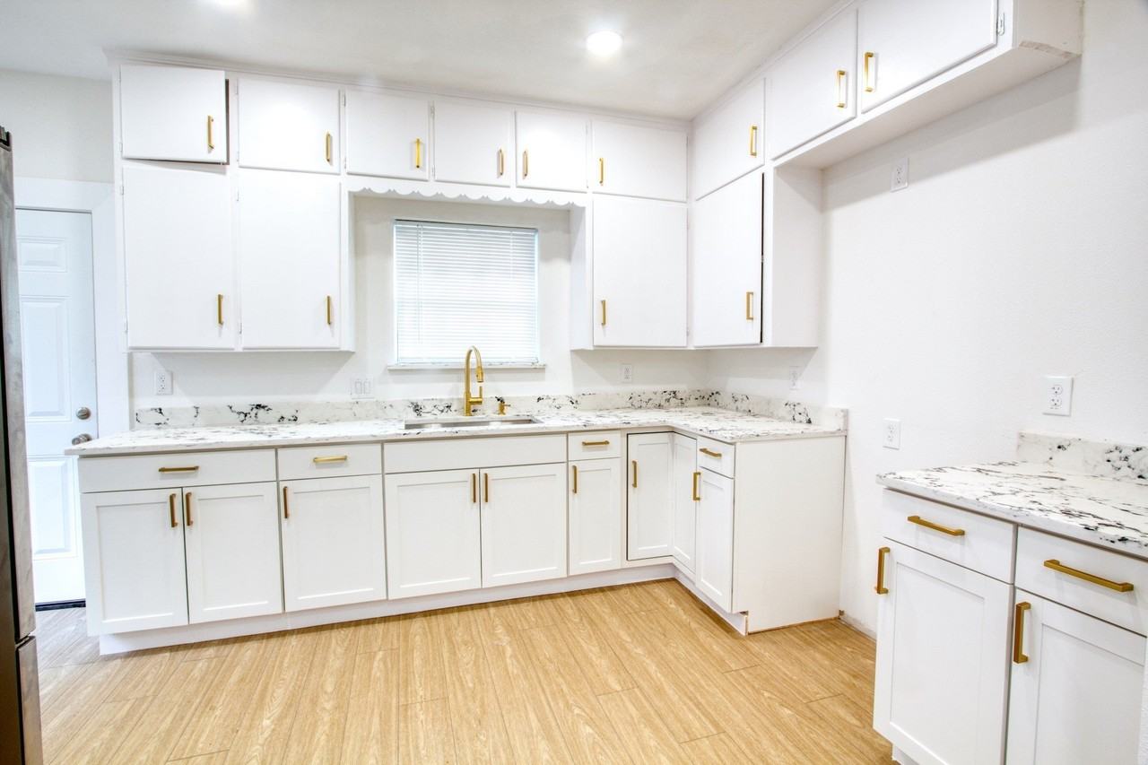 2511 W Lovers Ln - Photo 7 of 18