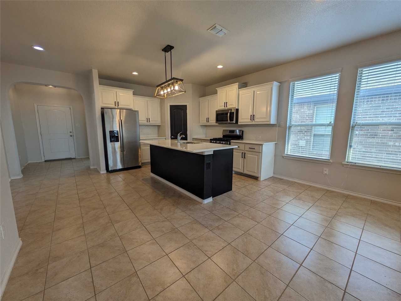 1108 Bowlus Dr - Photo 5 of 21