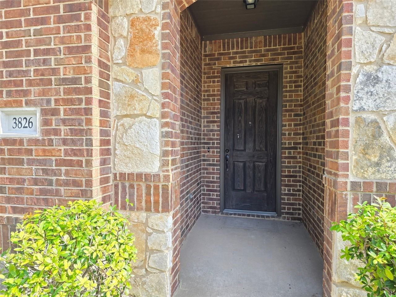 3826 Hyde Park Dr - Photo 3 of 40