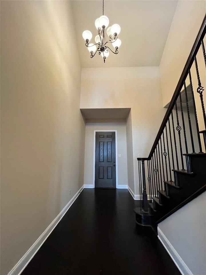 3826 Hyde Park Dr - Photo 4 of 40
