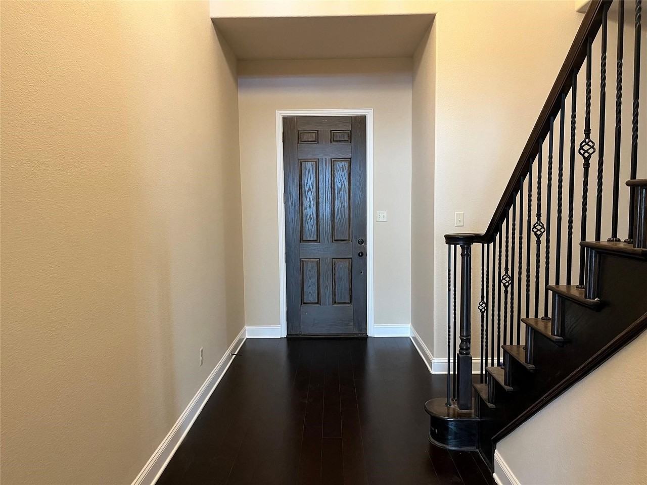 3826 Hyde Park Dr - Photo 5 of 40