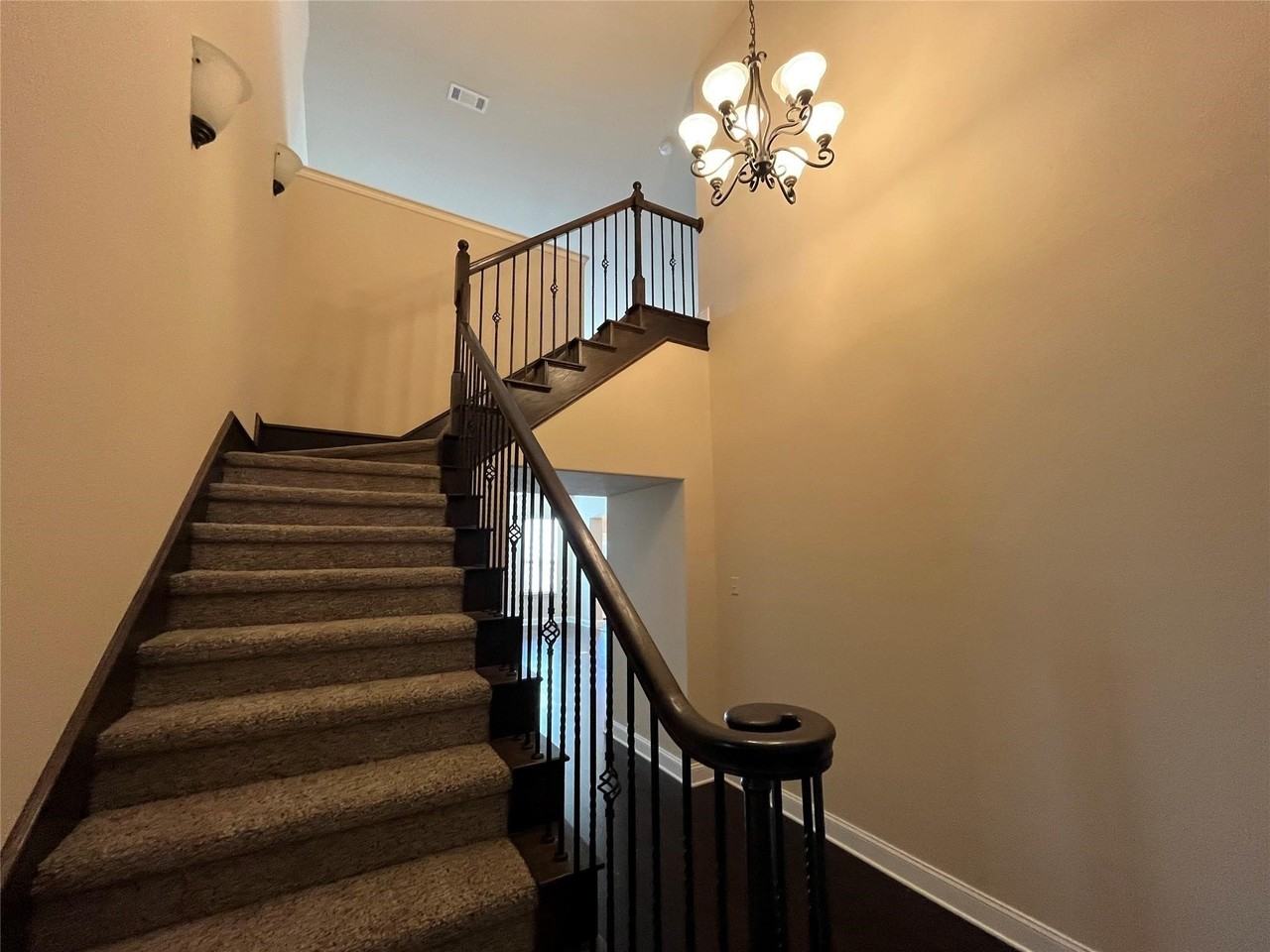3826 Hyde Park Dr - Photo 6 of 40