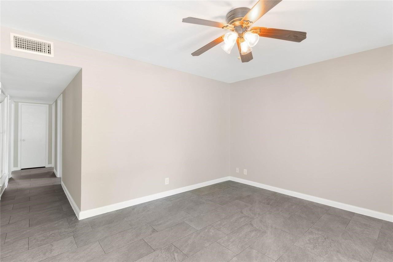 1318 Drexel Dr - Photo 6 of 36
