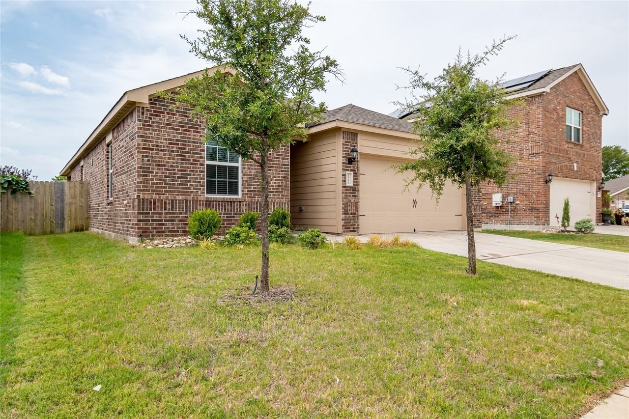 1911 Hot Springs Way - Photo 3 of 40