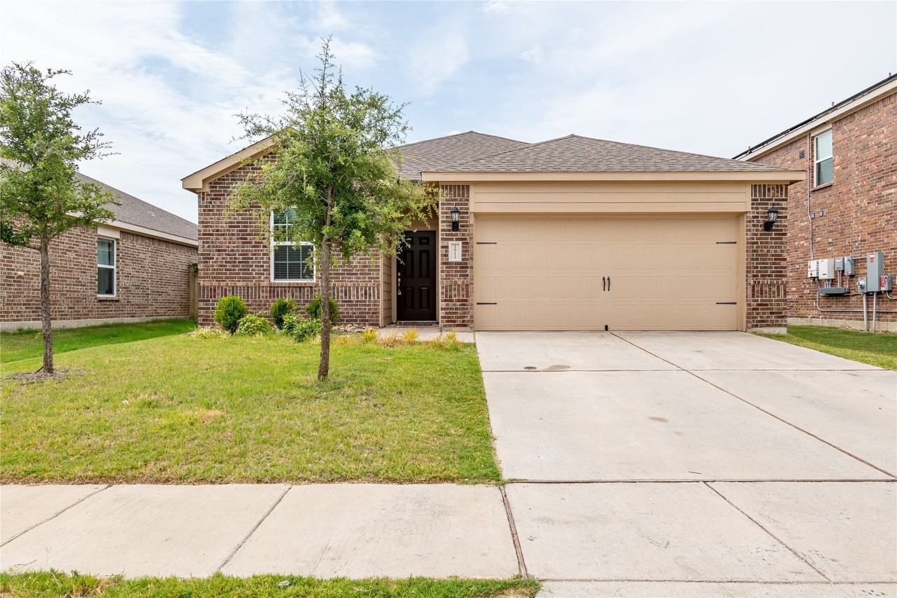 1911 Hot Springs Way - Photo 4 of 40