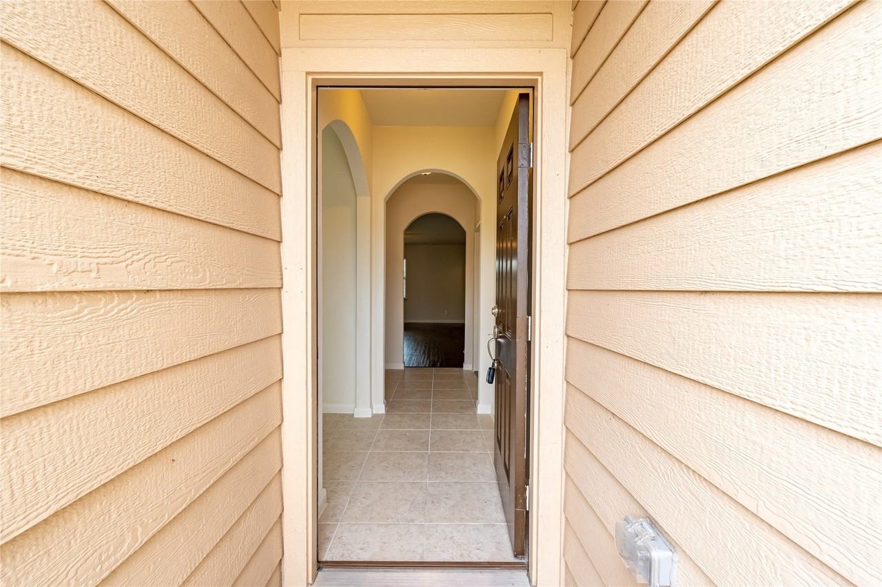 1911 Hot Springs Way - Photo 6 of 40