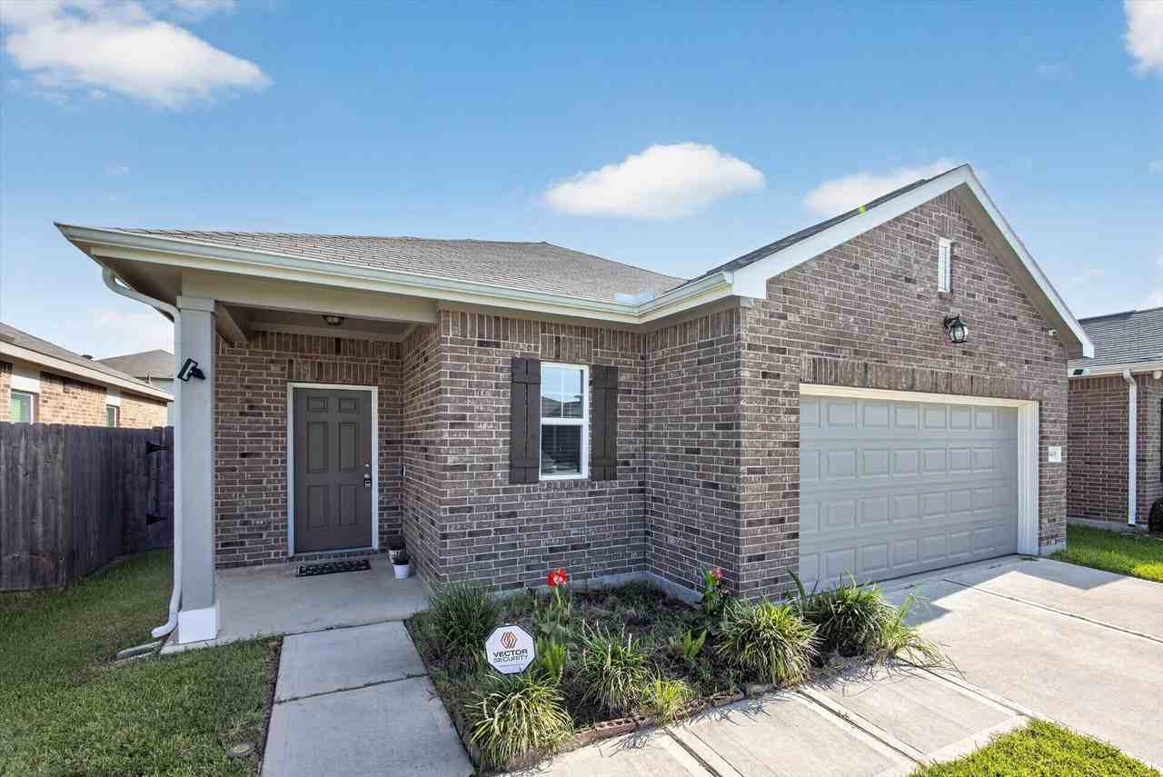 13435 Wembley Heights Dr - Photo 2 of 27