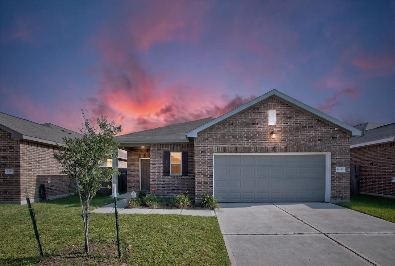 13435 Wembley Heights Dr - Photo 3 of 27