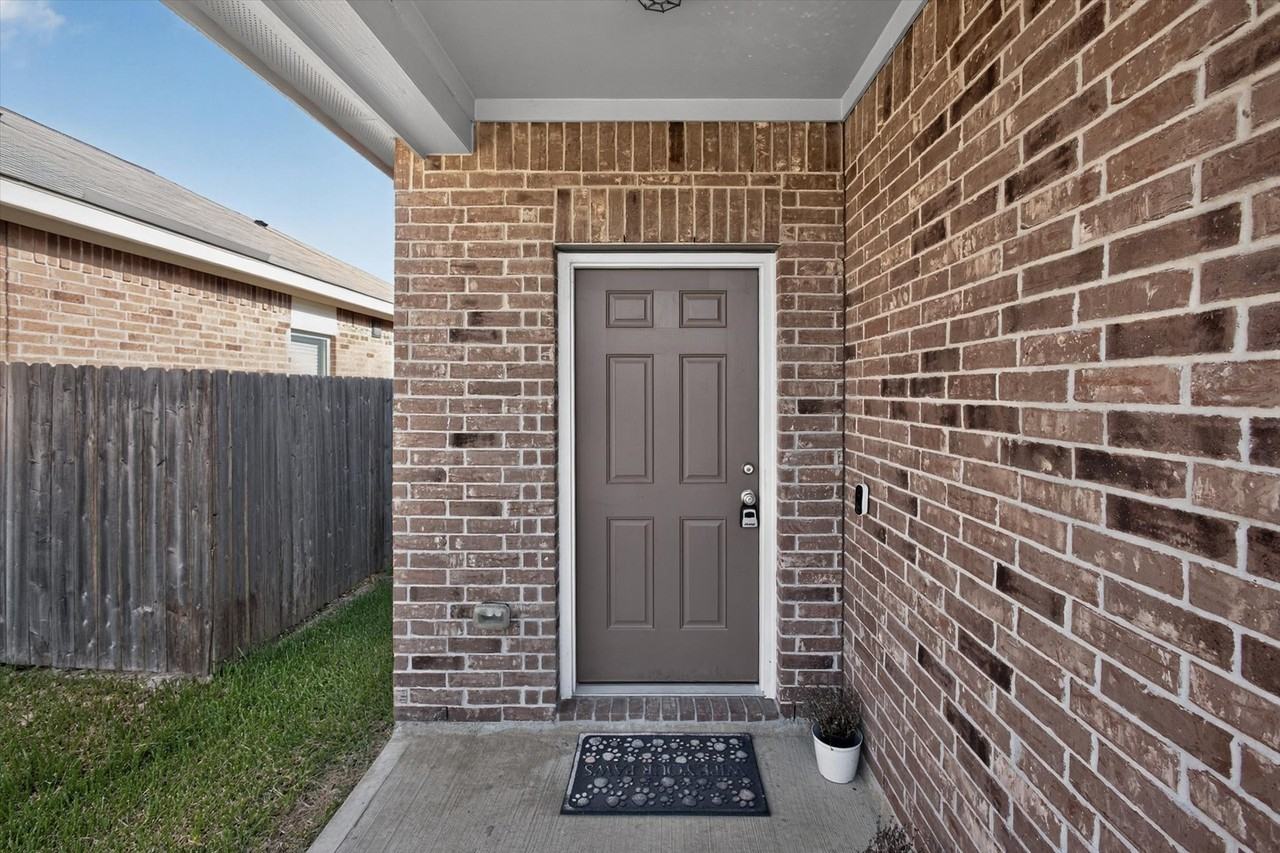 13435 Wembley Heights Dr - Photo 5 of 27