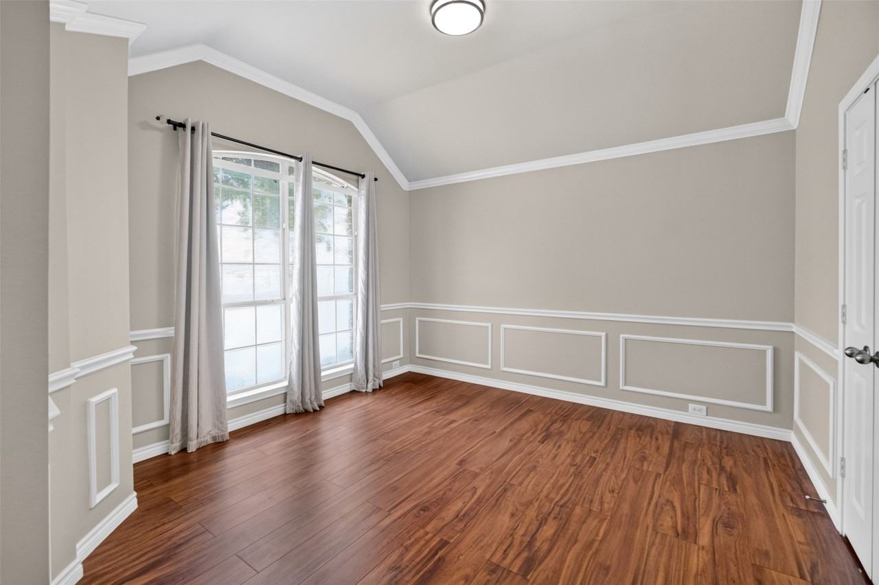 2848 Gillespie Ln - Photo 5 of 33