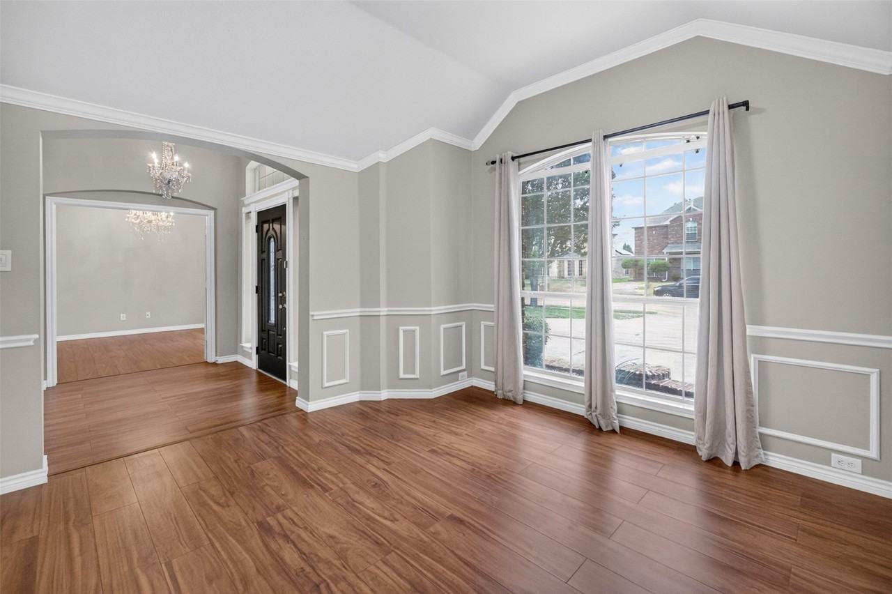 2848 Gillespie Ln - Photo 6 of 33