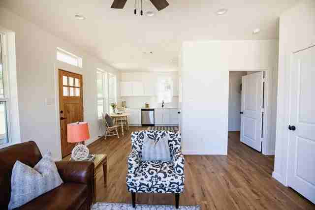 804 Walnut St - Photo 2 of 12