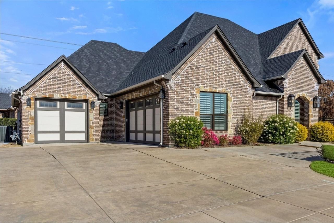 1001 Quarry Ct - Photo 2 of 38