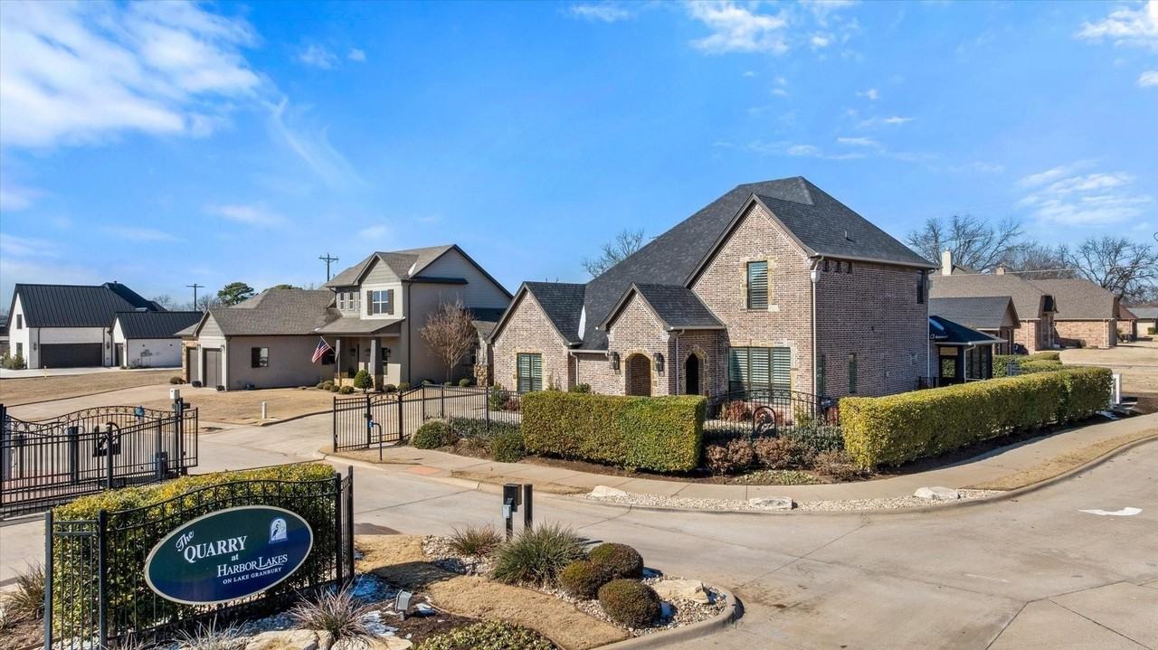 1001 Quarry Ct - Photo 4 of 38