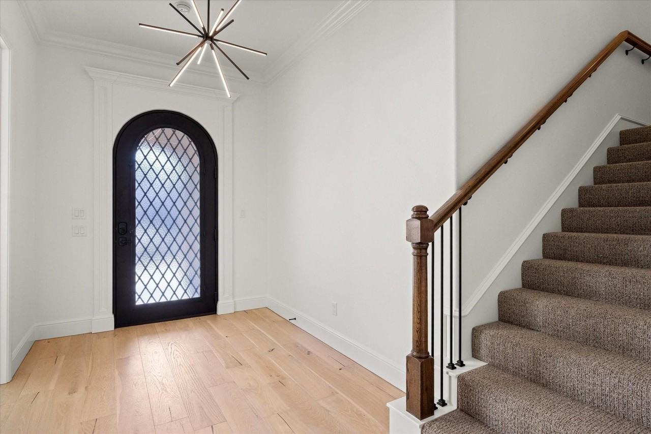 1001 Quarry Ct - Photo 6 of 38