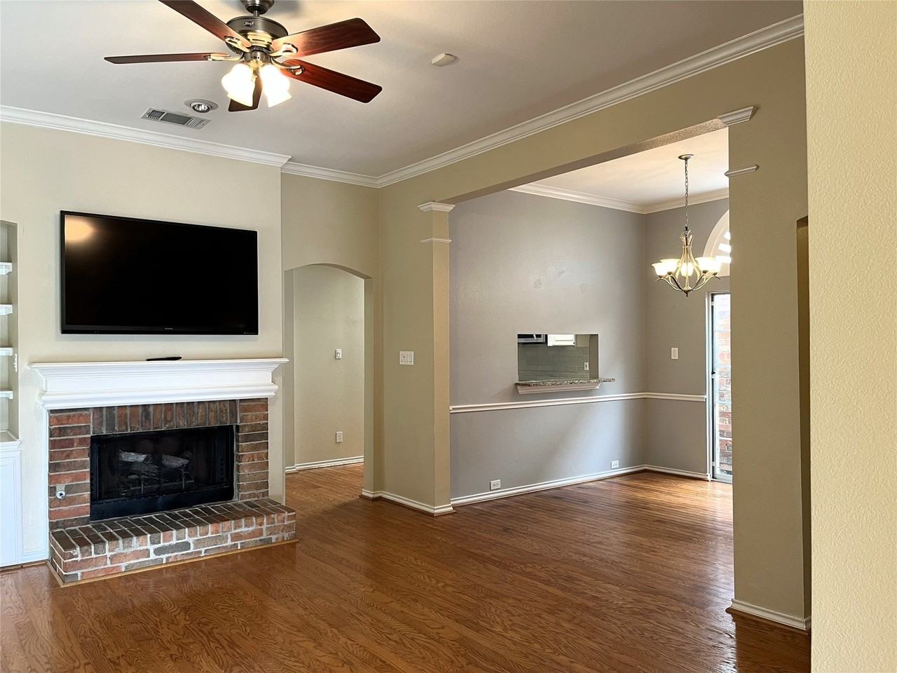 312 Moss Hill Rd - Photo 4 of 21