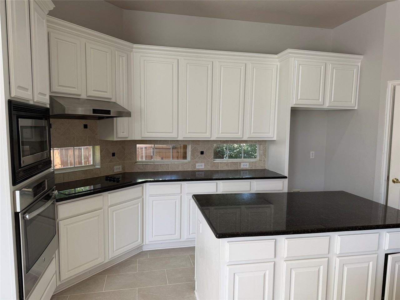 2508 Sir Percival Ln - Photo 4 of 29