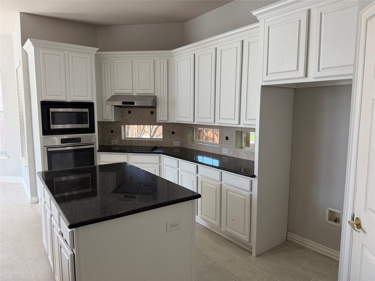 2508 Sir Percival Ln - Photo 5 of 29