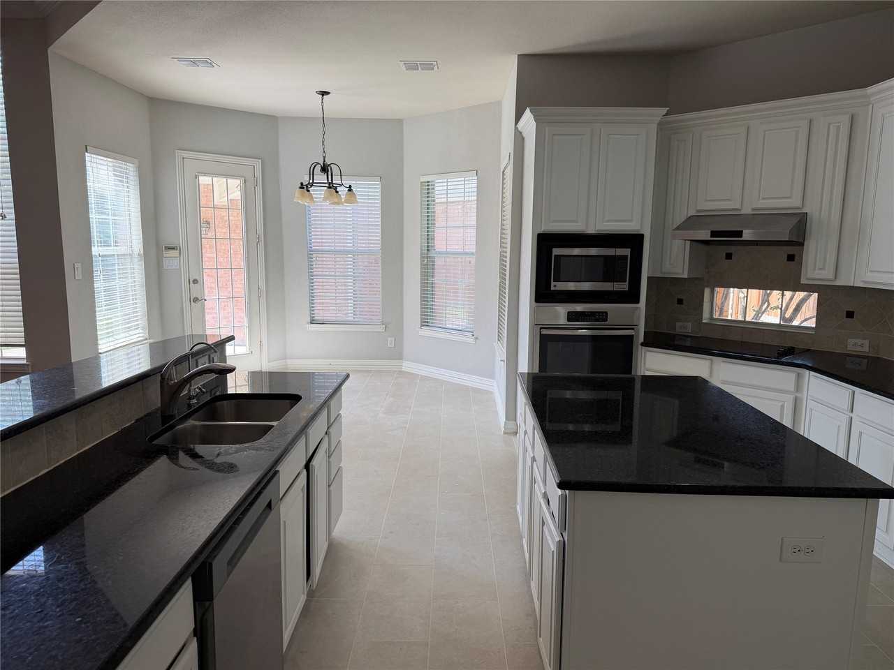 2508 Sir Percival Ln - Photo 6 of 29