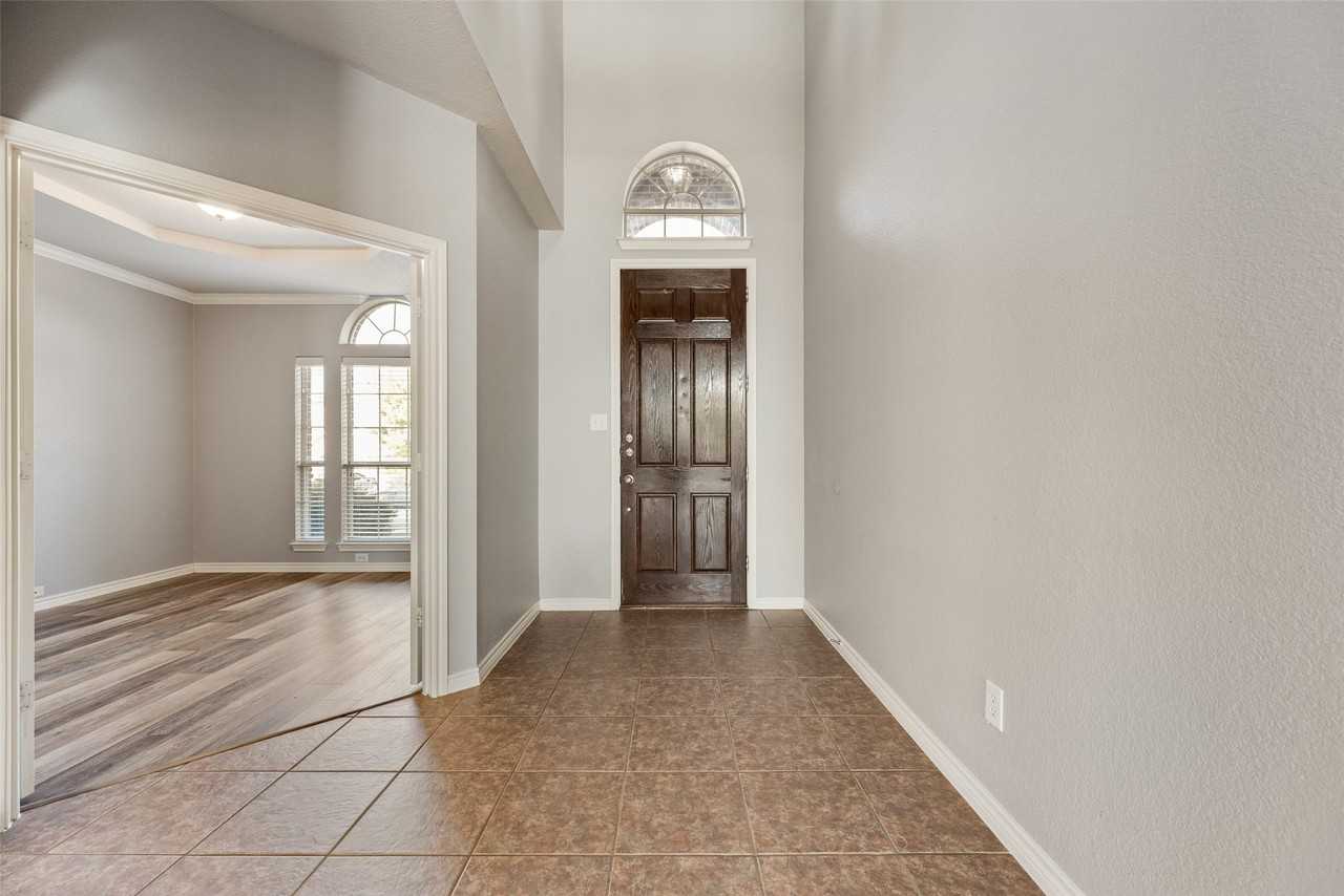 213 Palomino Ct - Photo 3 of 40