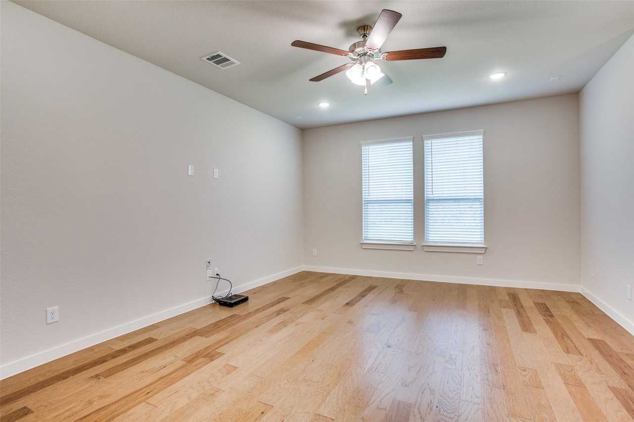 1432 Monarch Trl - Photo 6 of 40