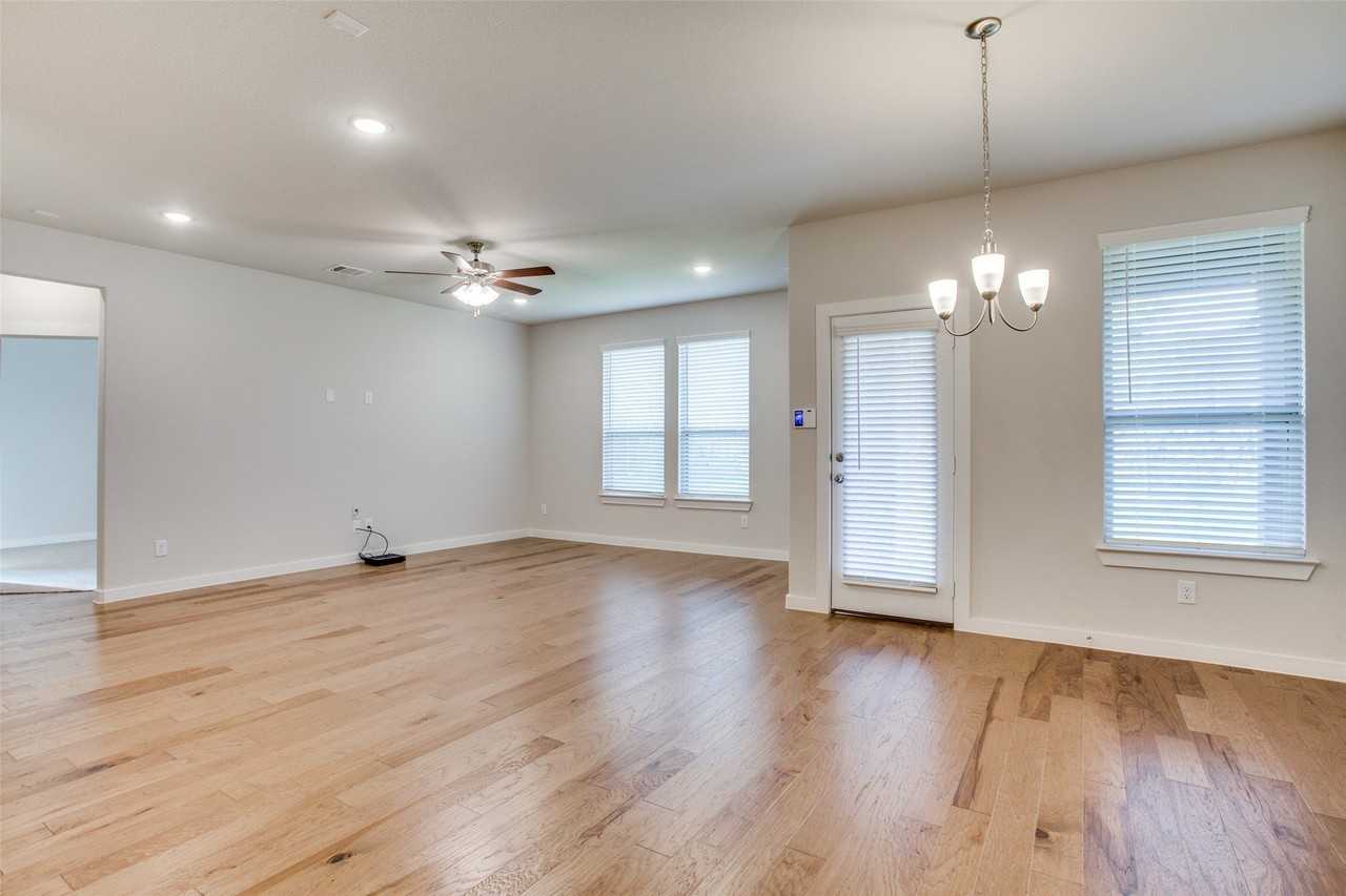 1432 Monarch Trl - Photo 7 of 40