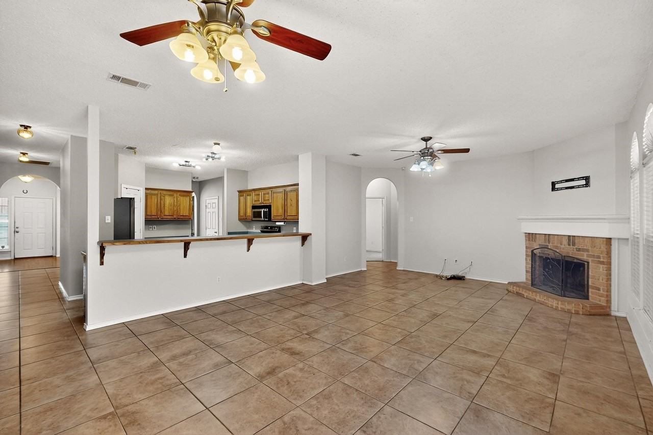 165 Hirth Dr - Photo 7 of 33