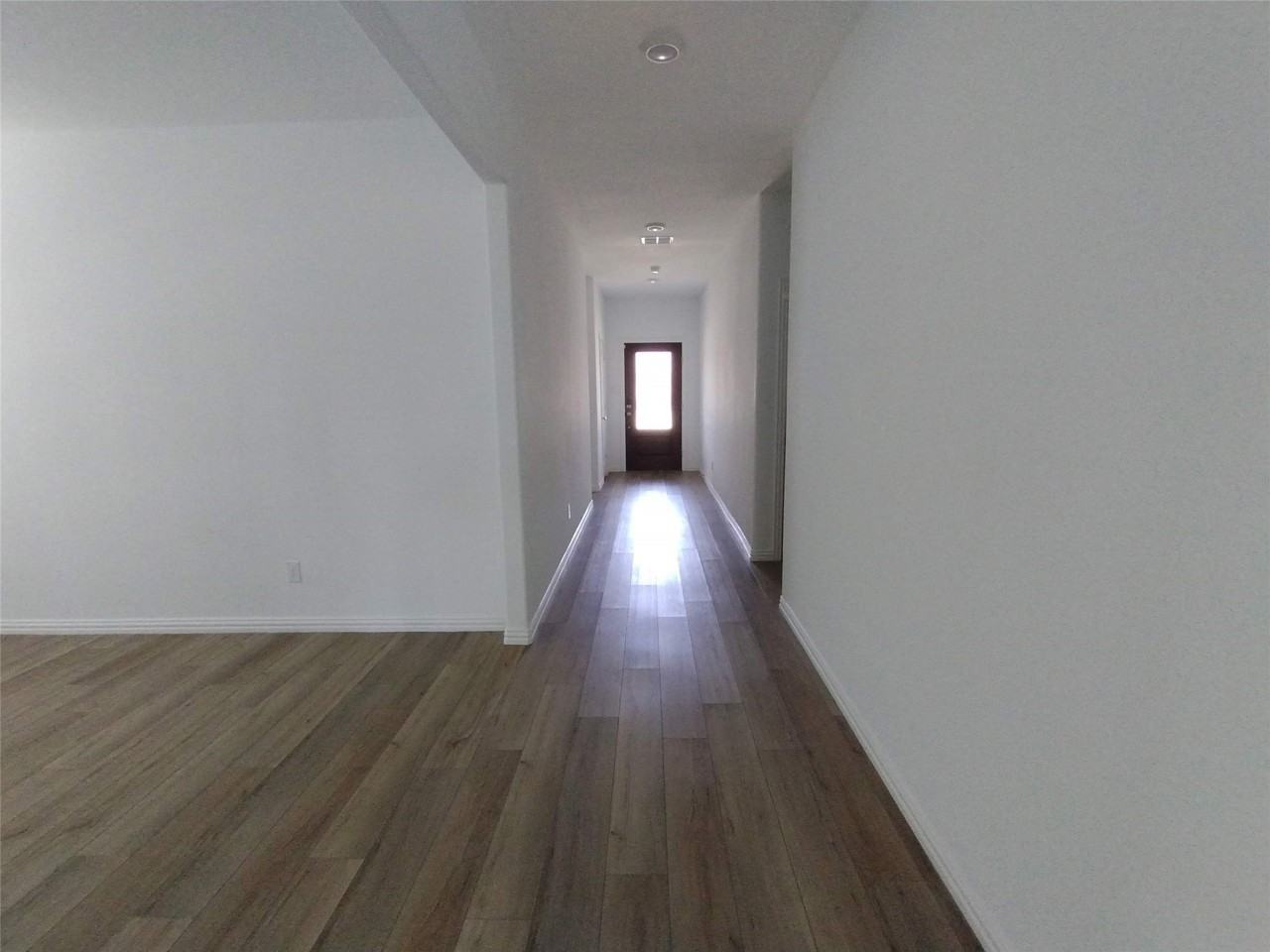 1103 Mahogany Ln - Photo 3 of 19