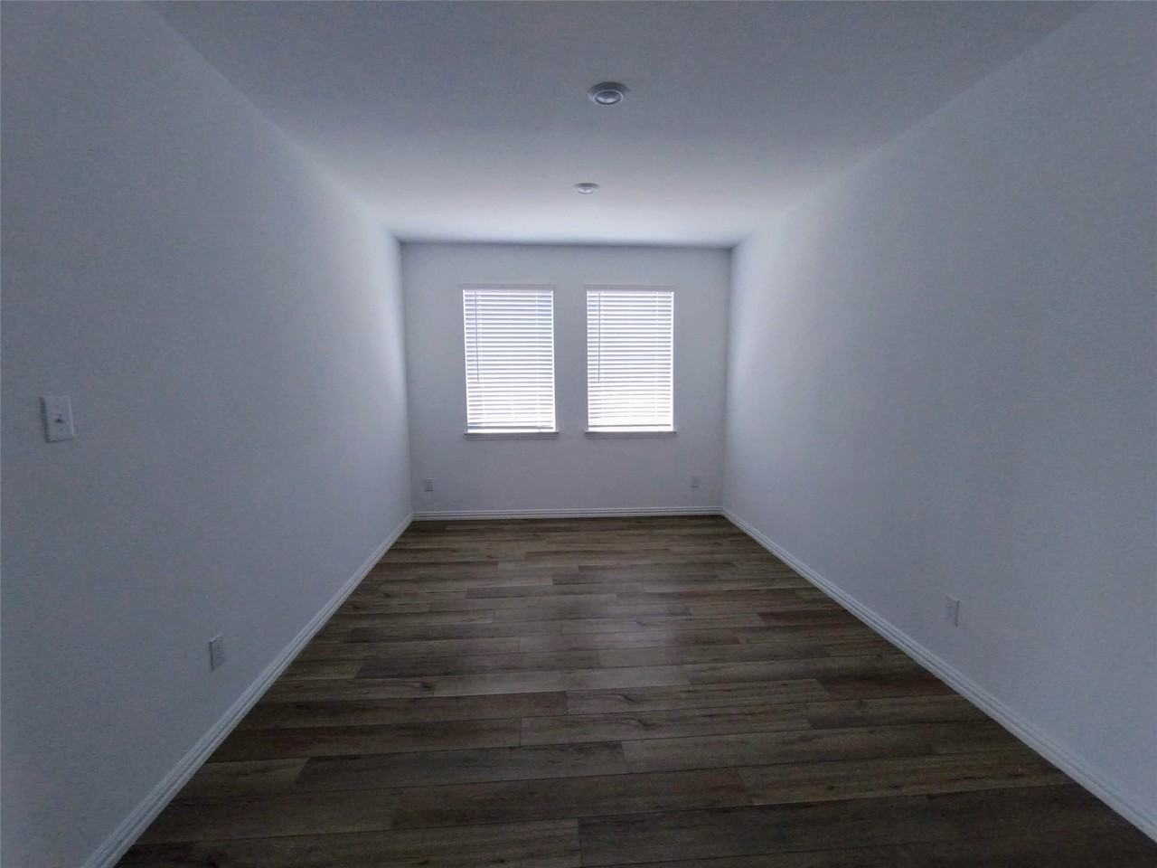 1103 Mahogany Ln - Photo 4 of 19