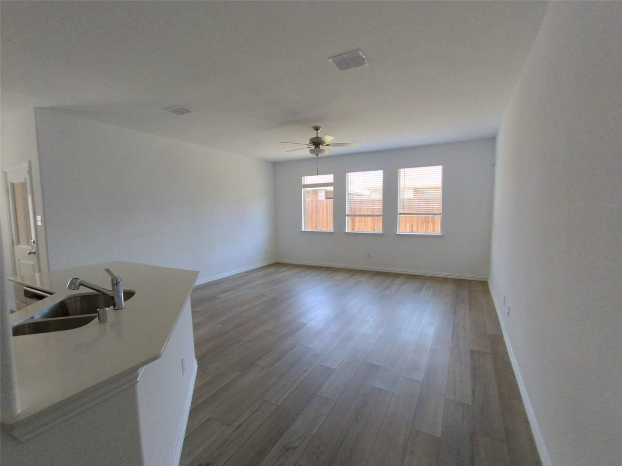 1103 Mahogany Ln - Photo 5 of 19