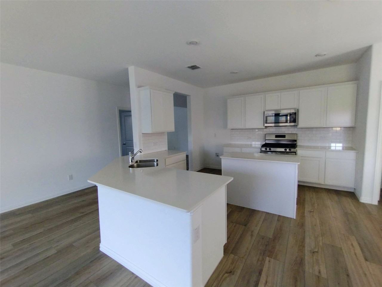 1103 Mahogany Ln - Photo 6 of 19