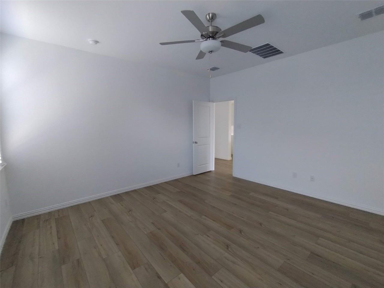 1103 Mahogany Ln - Photo 7 of 19