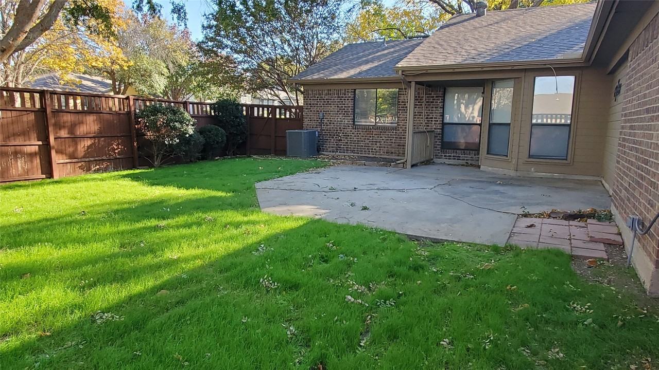 8440 Willow Creek Dr - Photo 3 of 16