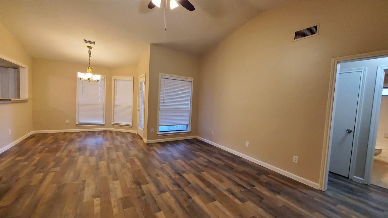 8440 Willow Creek Dr - Photo 5 of 16