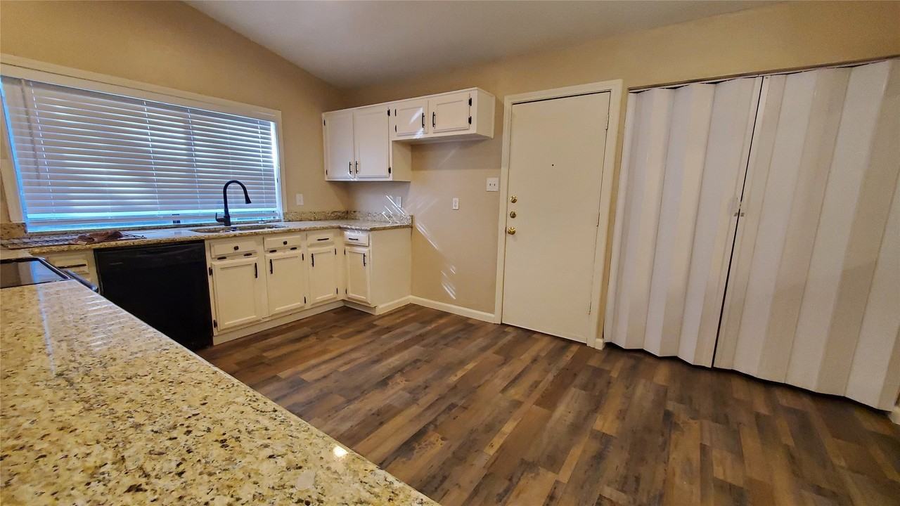 8440 Willow Creek Dr - Photo 7 of 16